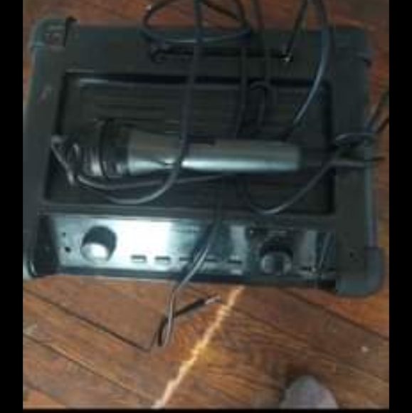 Tailgater radio Bluetooth & karaoke with mic